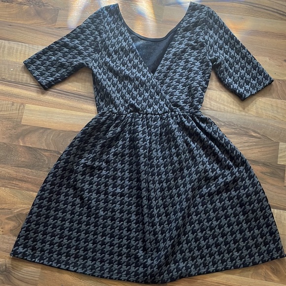 Modcloth Everly Houndstooth Dress size Medium - Picture 3 of 4